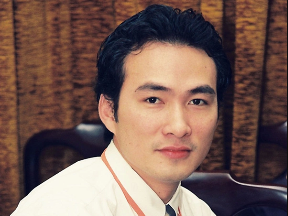 'Nam thần màn ảnh' có cát-xê cao nhất nhì showbiz giải nghệ làm Giám đốc: Đứng tên hàng loạt doanh nghiệp lớn, xây resort 5 sao rộng 120ha để cưới vợ kém 16 tuổi