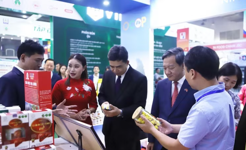 Kim ngạch thương mại Việt - Lào hướng tới cột mốc chiến lược 10 tỷ USD Kim ngạch thương mại Việt - Lào hướng tới cột mốc chiến lược 10 tỷ USD