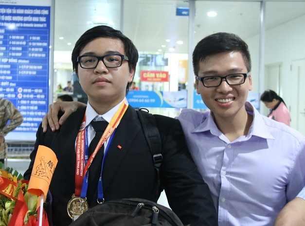 'Cậu bé vàng' của làng Hóa học Việt Nam: 2 lần giành Huy chương Vàng Olympic quốc tế, được trao Huân chương Lao động hạng Ba, anh trai cũng sở hữu thành tích đáng nể