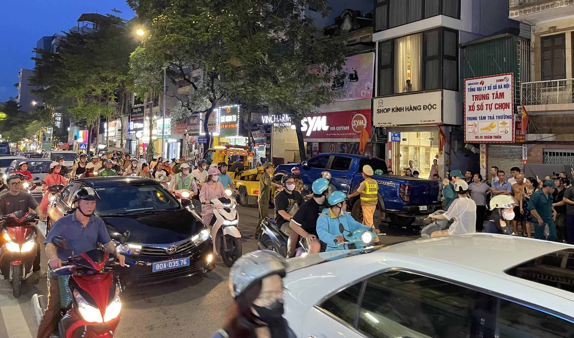 2 ngày nữa, con phố đông đúc bậc nhất Hà Nội sẽ cấm taxi, xe hợp đồng dưới 8 chỗ vào giờ cao điểm 2 ngày nữa, con phố đông đúc bậc nhất Hà Nội sẽ cấm taxi, xe hợp đồng dưới 8 chỗ vào giờ cao điểm