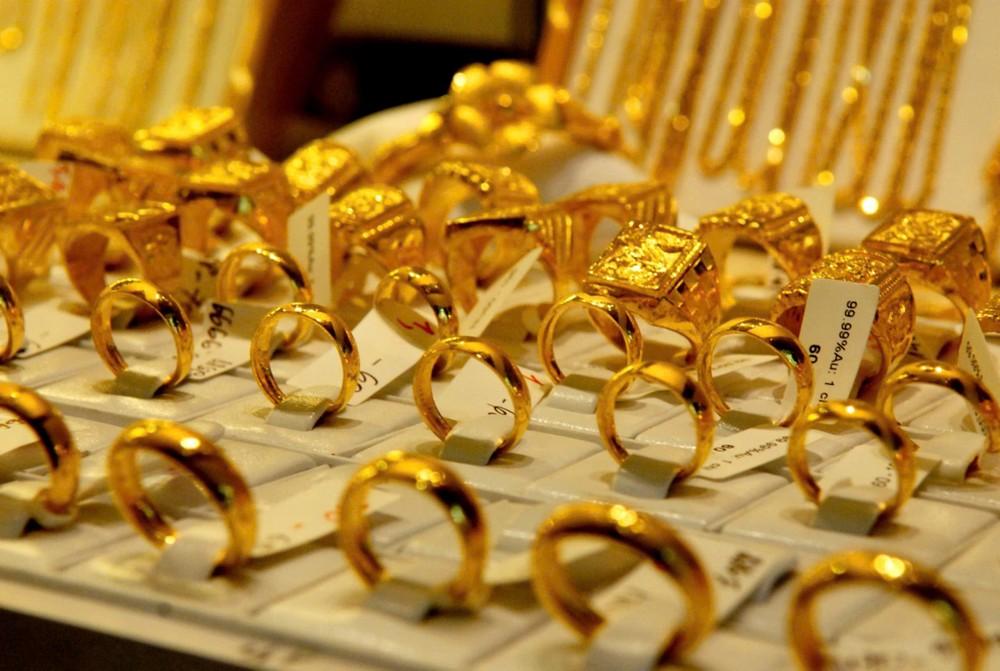 Vàng miếng SJC và vàng nhẫn giảm sâu theo đà lao dốc của thị trường quốc tế