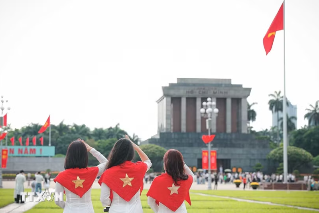 Một thế kỷ khát vọng, một Việt Nam vươn mình Một thế kỷ khát vọng, một Việt Nam vươn mình