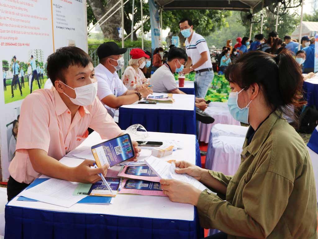 Người lao động thử việc tại công ty cẩn thận bị xử lý kỷ luật nếu hợp đồng có điều khoản này