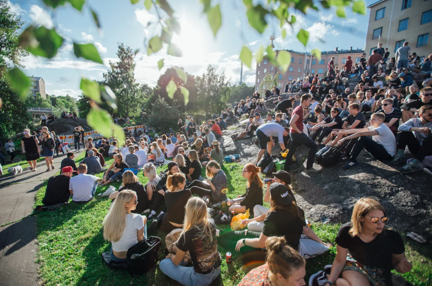 Quốc gia 9 năm liên tiếp được vinh danh 'hạnh phúc nhất hành tinh': Người dân ngắm mặt trời lúc nửa đêm, là ‘thiên đường giáo dục’