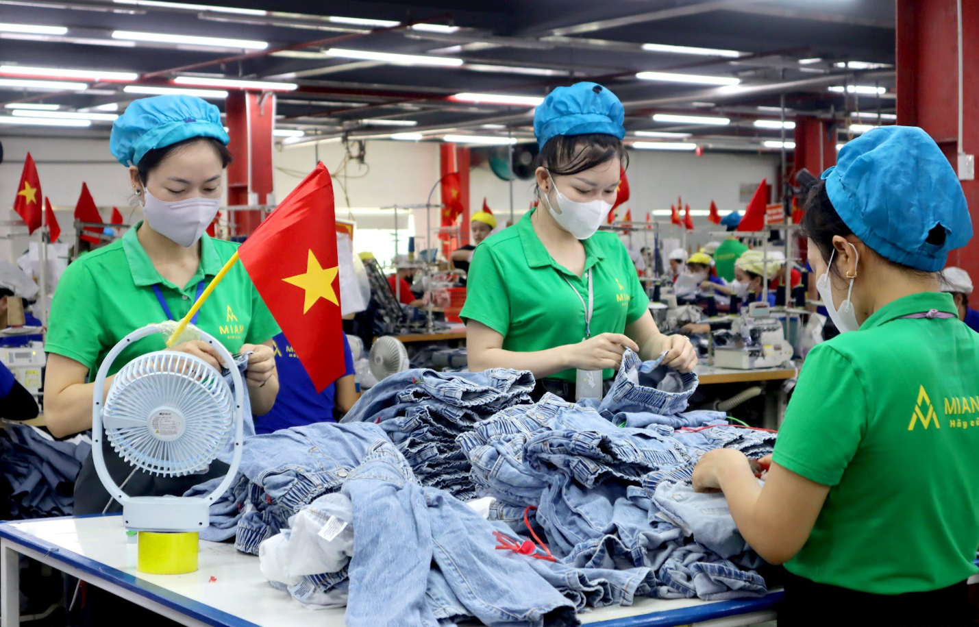 Vài ngày nữa, người lao động có thể nhận tới 490% lương nếu đi làm vào những ngày này!