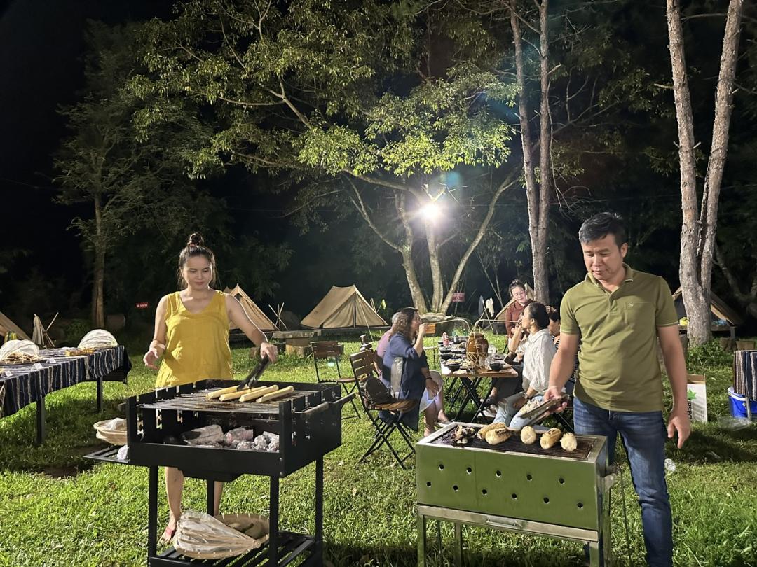 Du lịch hè 2026 chứng kiến làn sóng camping, glamping bùng nổ