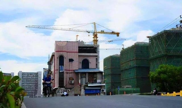 Biệt thự 3 tầng nằm 'án ngữ' giữa đại lộ đông đúc: Chủ nhà đòi đền bù 386 tỷ đồng cùng 6 căn nhà tái định cư, kết cục sau 14 năm gây bất ngờ