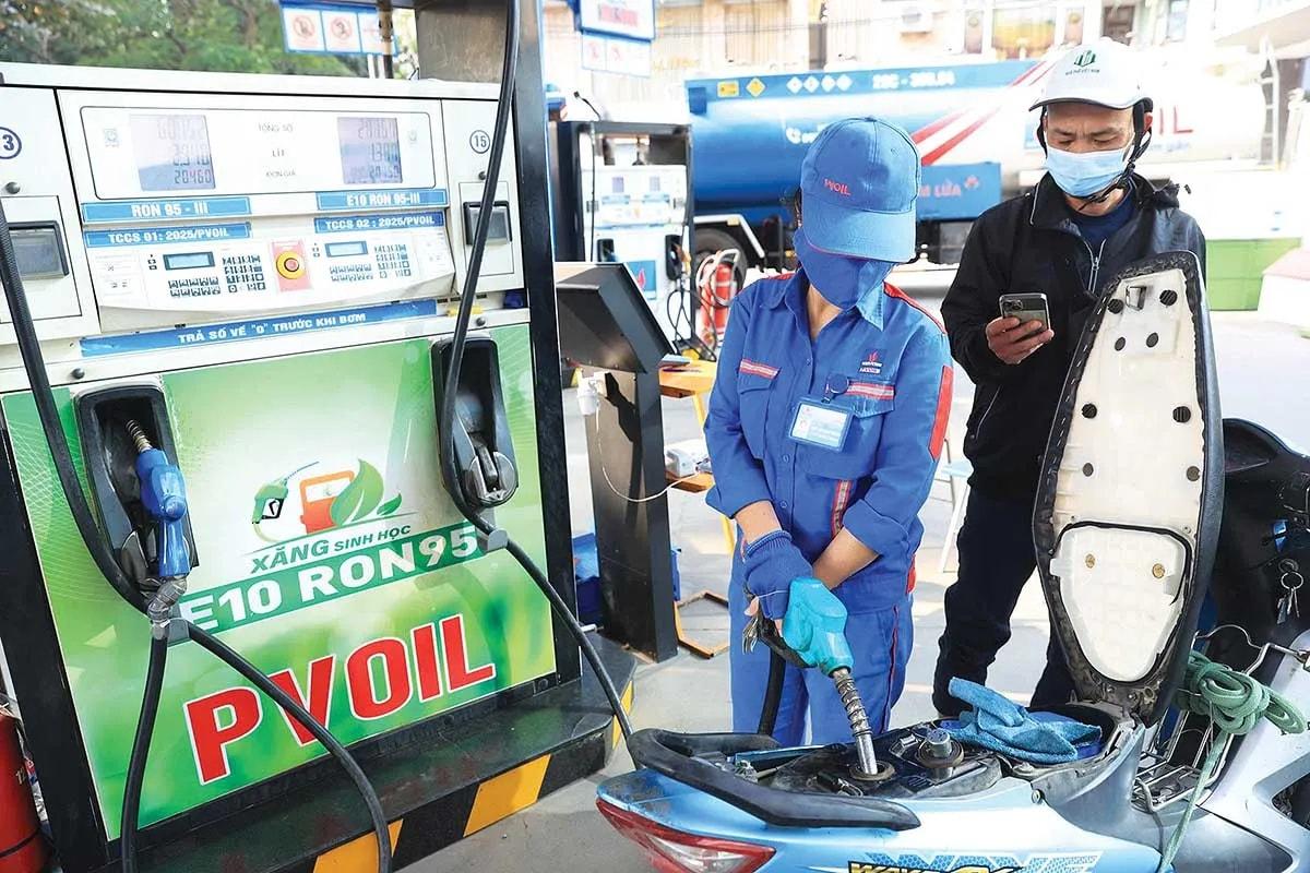 Đề xuất giảm thuế xăng E10 để hút người tiêu dùng Đề xuất giảm thuế xăng E10 để hút người tiêu dùng