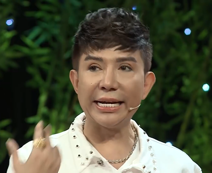 Giọng ca trữ tình hàng đầu Việt Nam vừa bị khởi tố: Tự tạo scandal đồng tính để lấy lại tên tuổi, có vợ là hoa khôi, sống một mình trong biệt thự 200 tỷ Giọng ca trữ tình hàng đầu Việt Nam vừa bị khởi tố: Tự tạo scandal đồng tính để lấy lại tên tuổi, có vợ là hoa khôi, sống một mình trong biệt thự 200 tỷ