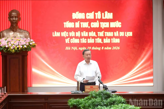 Gìn giữ, tiếp nối mạch nguồn lịch sử, văn hóa và bản sắc Việt Nam Gìn giữ, tiếp nối mạch nguồn lịch sử, văn hóa và bản sắc Việt Nam