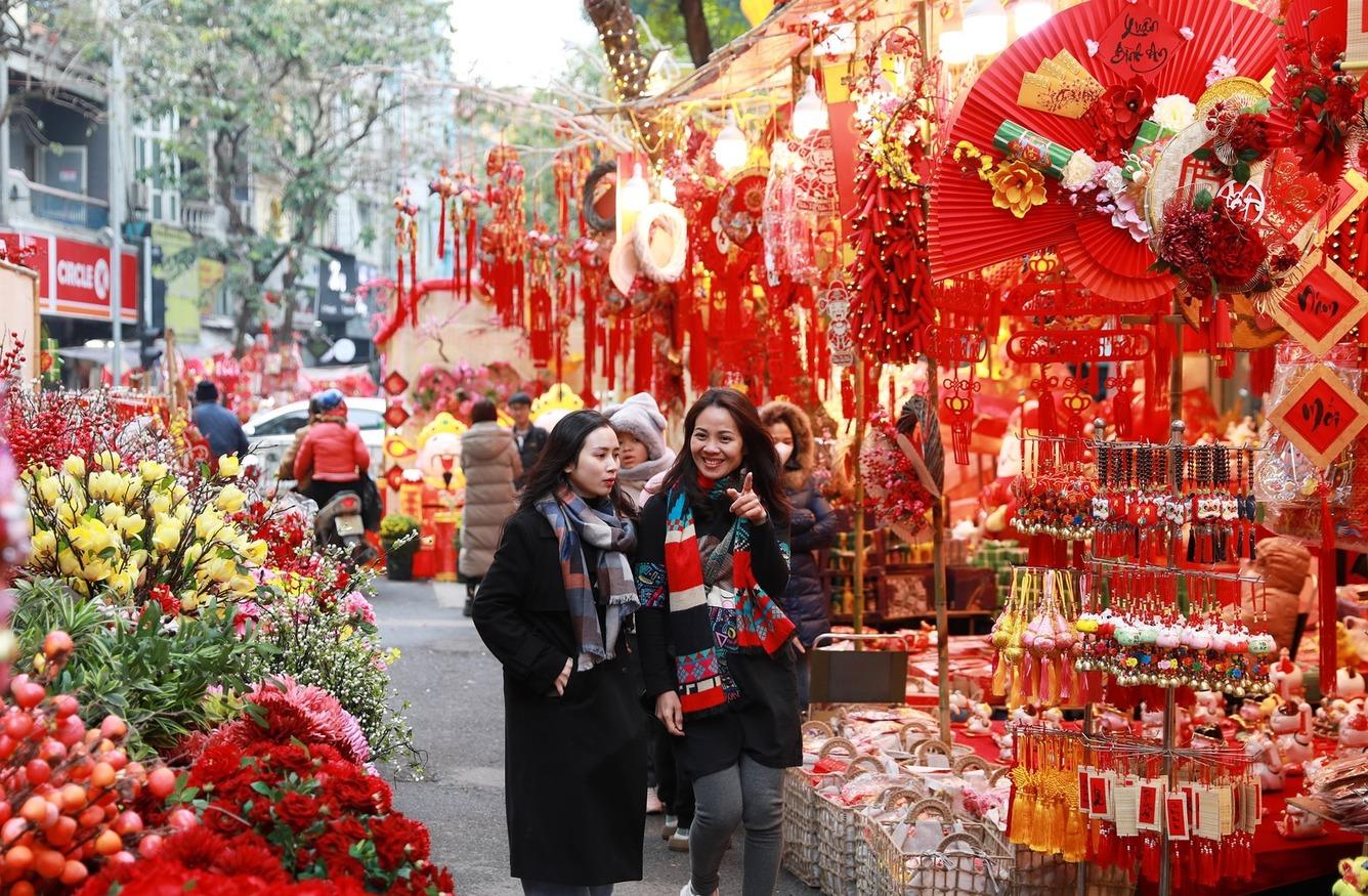 Hà Nội bùng nổ du lịch Tết Bính Ngọ 2026: 1,34 triệu lượt khách, doanh thu gần 4.900 tỷ đồng Hà Nội bùng nổ du lịch Tết Bính Ngọ 2026: 1,34 triệu lượt khách, doanh thu gần 4.900 tỷ đồng