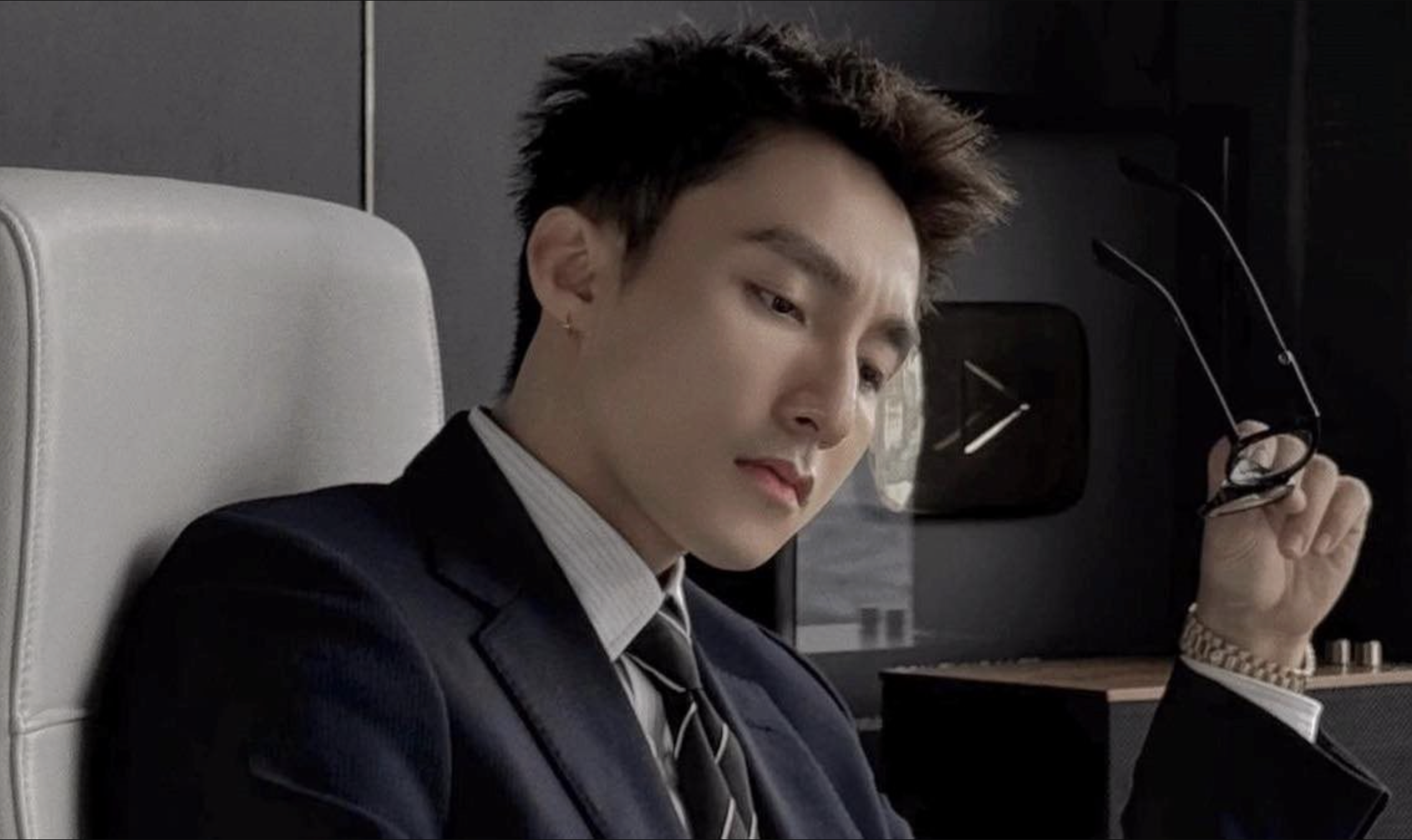 Nghiên cứu mới: Đẹp trai có nhiều lợi ích hơn xinh gái