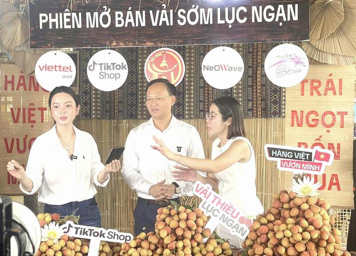 Phó Chủ tịch tỉnh Bắc Ninh trực tiếp livestream bán vải, “chốt đơn” hơn 31 tấn chỉ sau vài giờ Phó Chủ tịch tỉnh Bắc Ninh trực tiếp livestream bán vải, “chốt đơn” hơn 31 tấn chỉ sau vài giờ