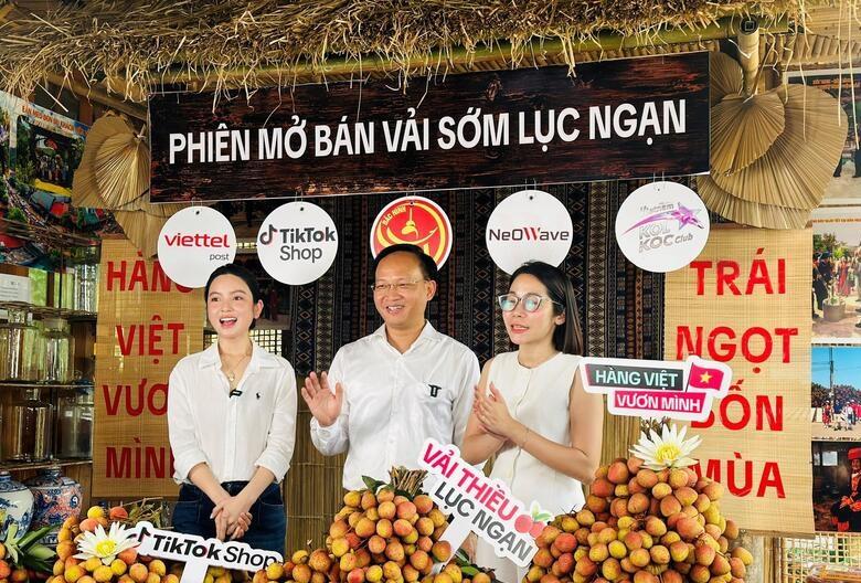 Bắc Ninh thúc đẩy tiêu thụ vải thiều bằng thương mại điện tử và livestream Bắc Ninh thúc đẩy tiêu thụ vải thiều bằng thương mại điện tử và livestream