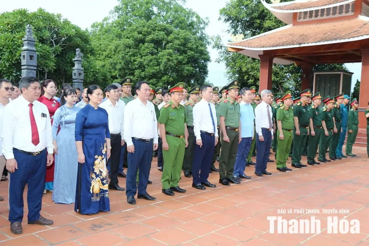 Thanh Hóa: Dâng hương tri ân các Anh hùng liệt sĩ, thăm và tặng quà người có công với cách mạng Thanh Hóa: Dâng hương tri ân các Anh hùng liệt sĩ, thăm và tặng quà người có công với cách mạng