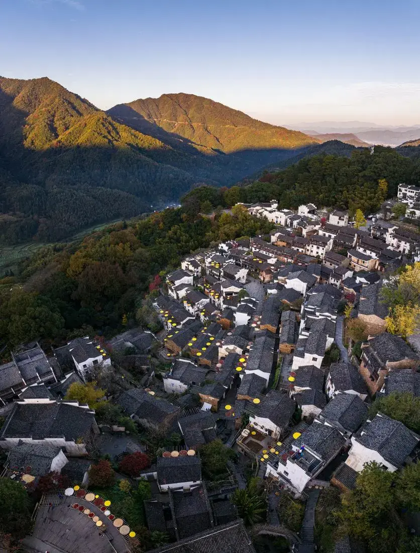 metalocus_renovacion-de-la-antigua-aldea-de-huangling-por-wuyuan-village-culture-media-co.-ltd._01_1784624053.webp