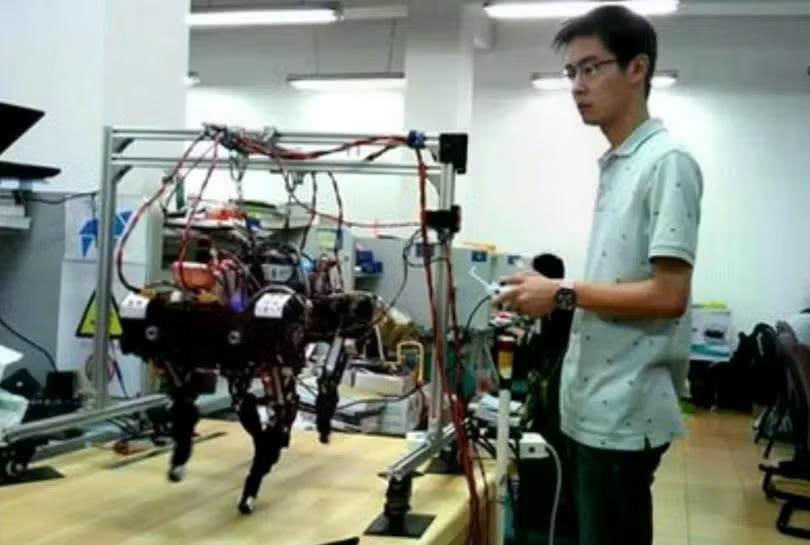 Nam sinh từng 'đội sổ' môn tiếng Anh nhận vinh dự lớn từ ông Tập Cận Bình: Sáng chế robot với giá 800.000 đồng, nay là CEO trẻ, sánh vai cùng nhiều 'ông lớn' Nam sinh từng 'đội sổ' môn tiếng Anh nhận vinh dự lớn từ ông Tập Cận Bình: Sáng chế robot với giá 800.000 đồng, nay là CEO trẻ, sánh vai cùng nhiều 'ông lớn'