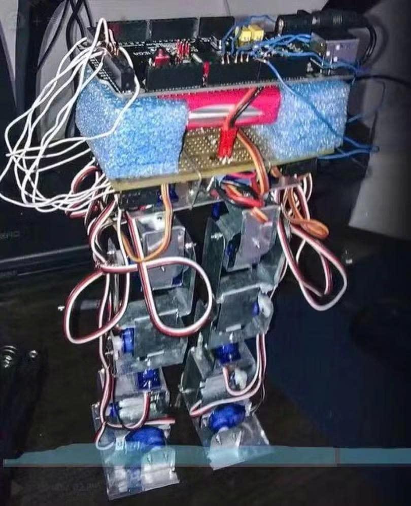 robot_1784625790.jpg