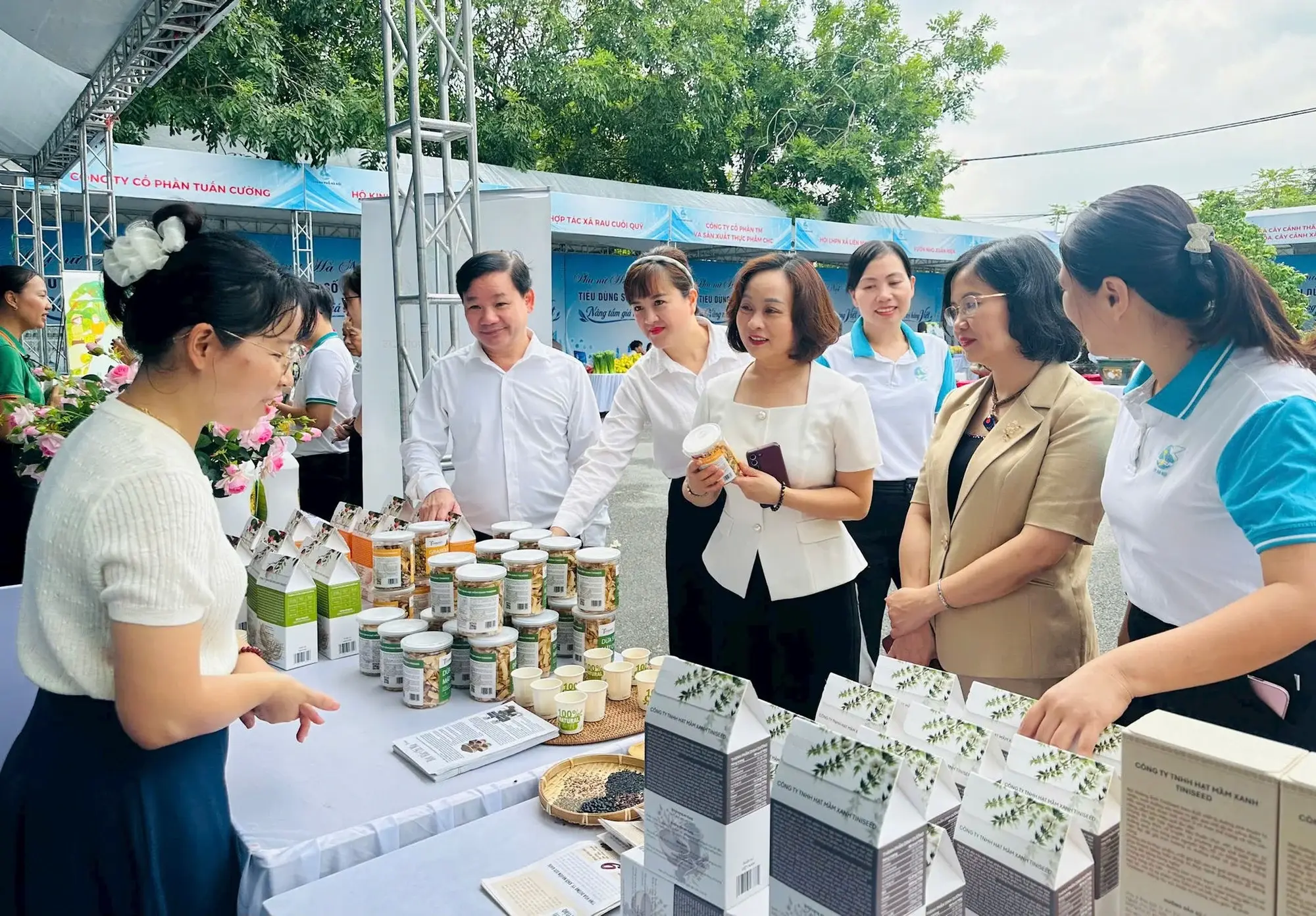 Phụ nữ Thủ đô đẩy mạnh tiêu dùng số, nâng tầm giá trị hàng Việt