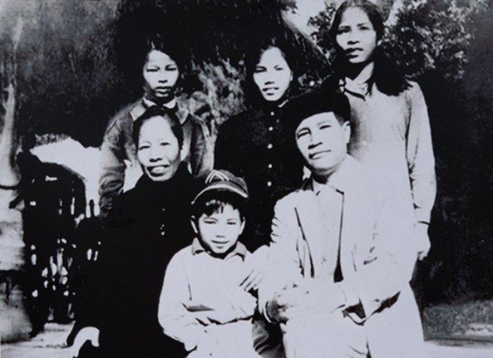 Gia đình hiếm có của Việt Nam có cha là Đại tướng, con trai là Thượng tướng Gia đình hiếm có của Việt Nam có cha là Đại tướng, con trai là Thượng tướng