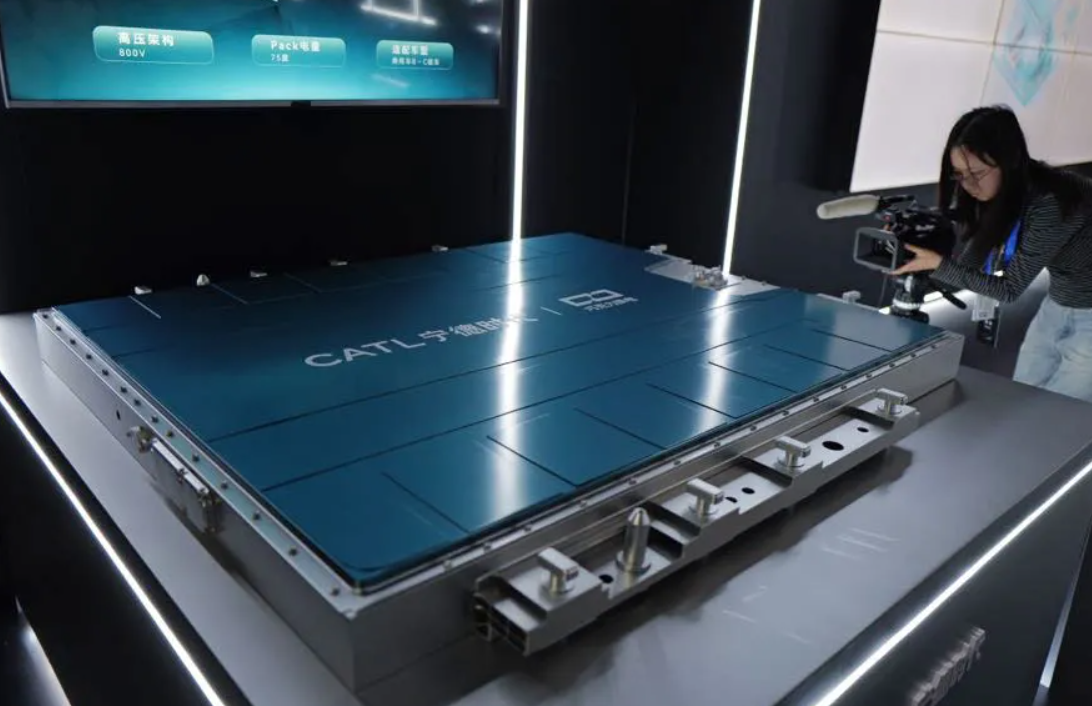 Ra mắt pin sạc siêu nhanh chỉ mất 6 phút từ 10% lên 98%, đối đầu trực tiếp với 'vua xe điện' BYD