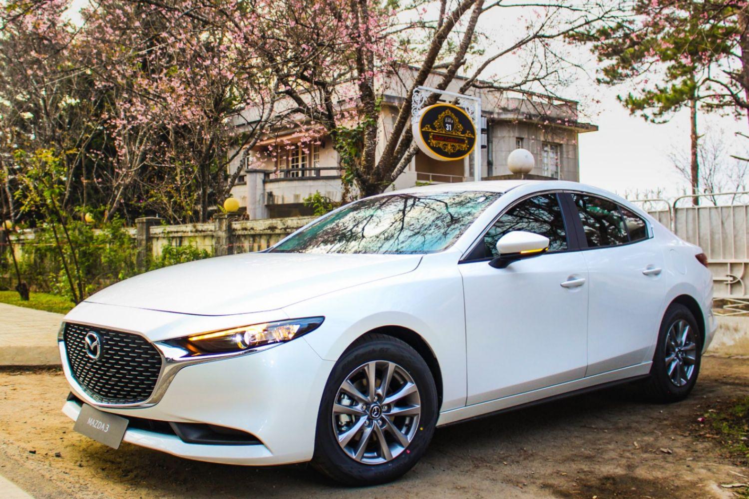 Tiêu thụ sedan hạng C dưới 900 triệu giảm sâu: Mazda3 thống trị 80% thị phần