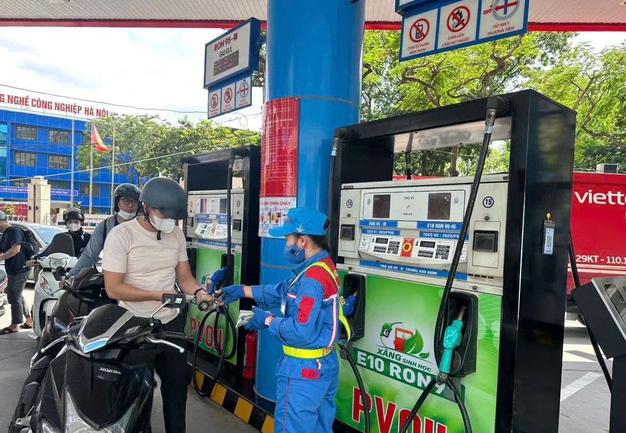 Đẩy nhanh lộ trình sử dụng xăng sinh học E10