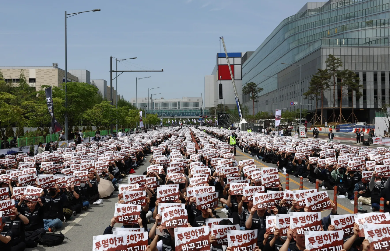 30.000 nhân viên Samsung xuống đường biểu tình