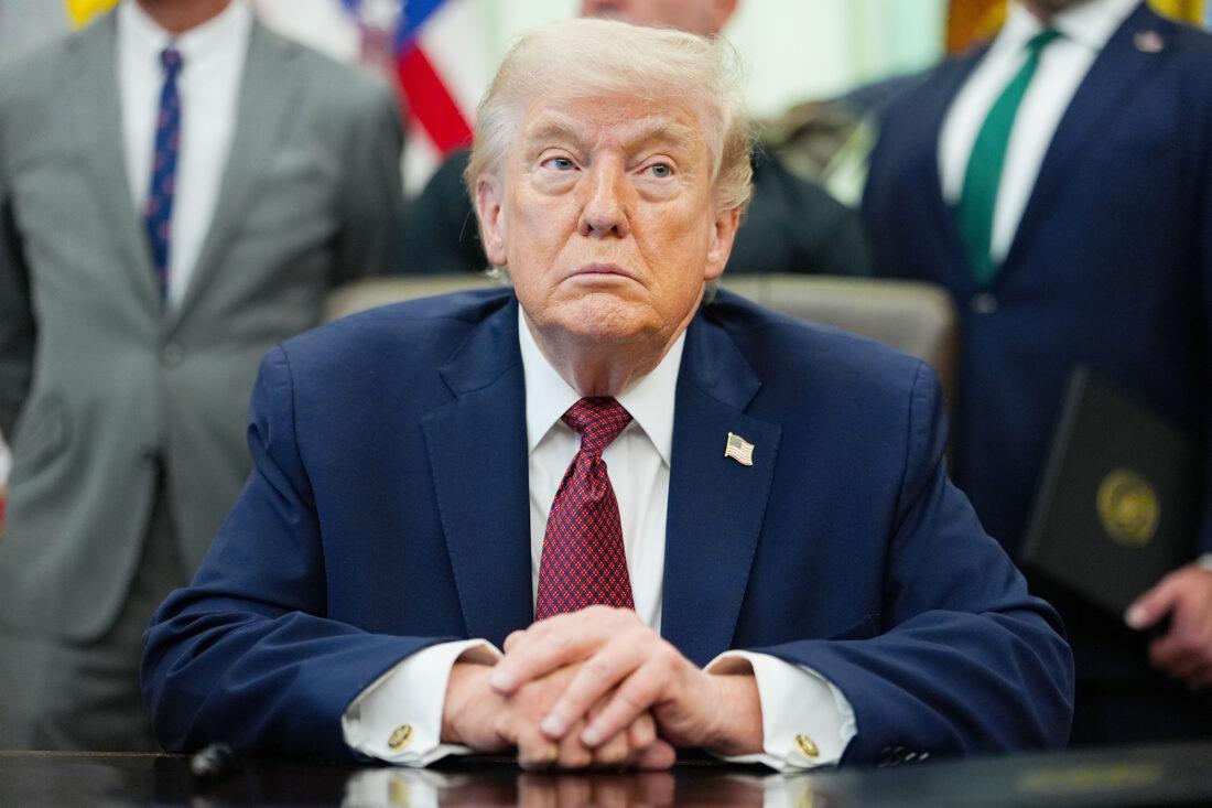 Người Mỹ quay lưng, tỷ lệ ủng hộ ông Trump rơi xuống mức thấp kỷ lục