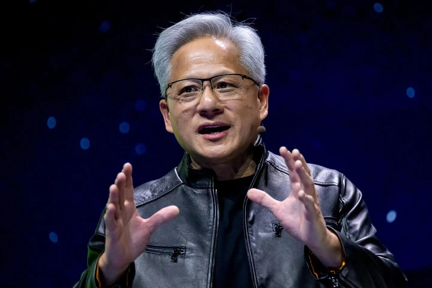 CEO Nvidia Jensen Huang: CEO Nvidia: Bạn không mất việc vì AI, mà vì đồng nghiệp biết dùng AI