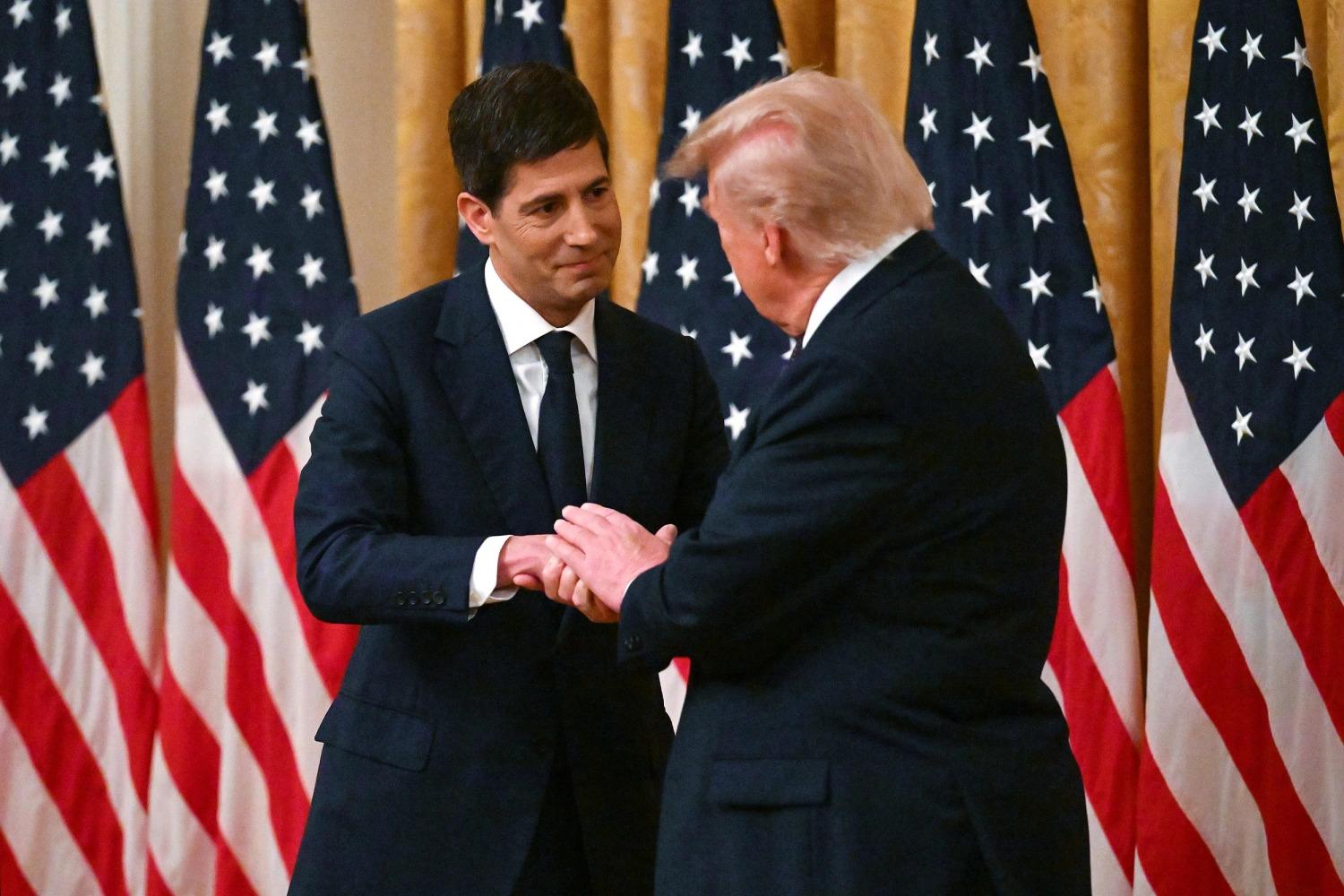 Kevin Warsh chính thức ngồi ghế Chủ tịch Fed, phố Wall theo dõi sát tín hiệu lãi suất