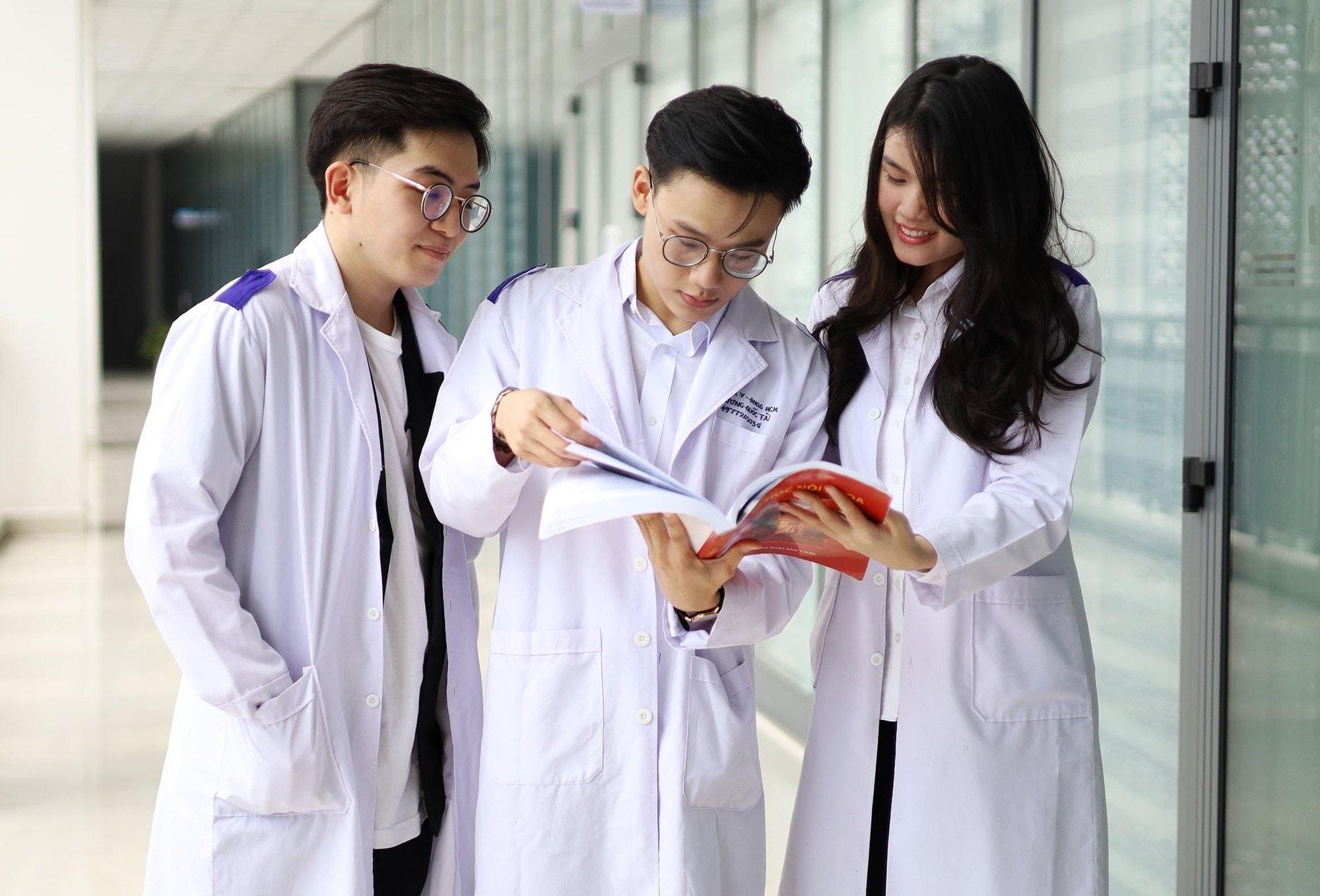 Việt Nam có 1 ngành học 'khát' nhân lực trầm trọng, khó bị AI thay thế: Học 10 năm mới có thể hành nghề, thu nhập 30-50 triệu đồng/tháng