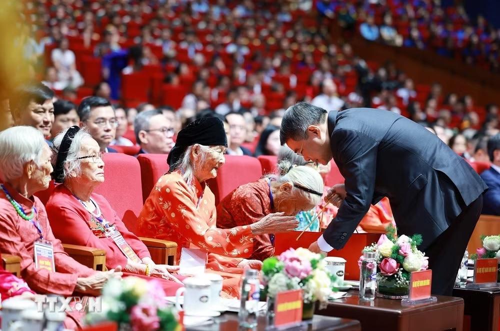 Thủ tướng phát động, gần 12.000 tỷ đồng được các tập đoàn, ngân hàng ủng hộ lo cho người có công, xét nghiệm ADN liệt sĩ