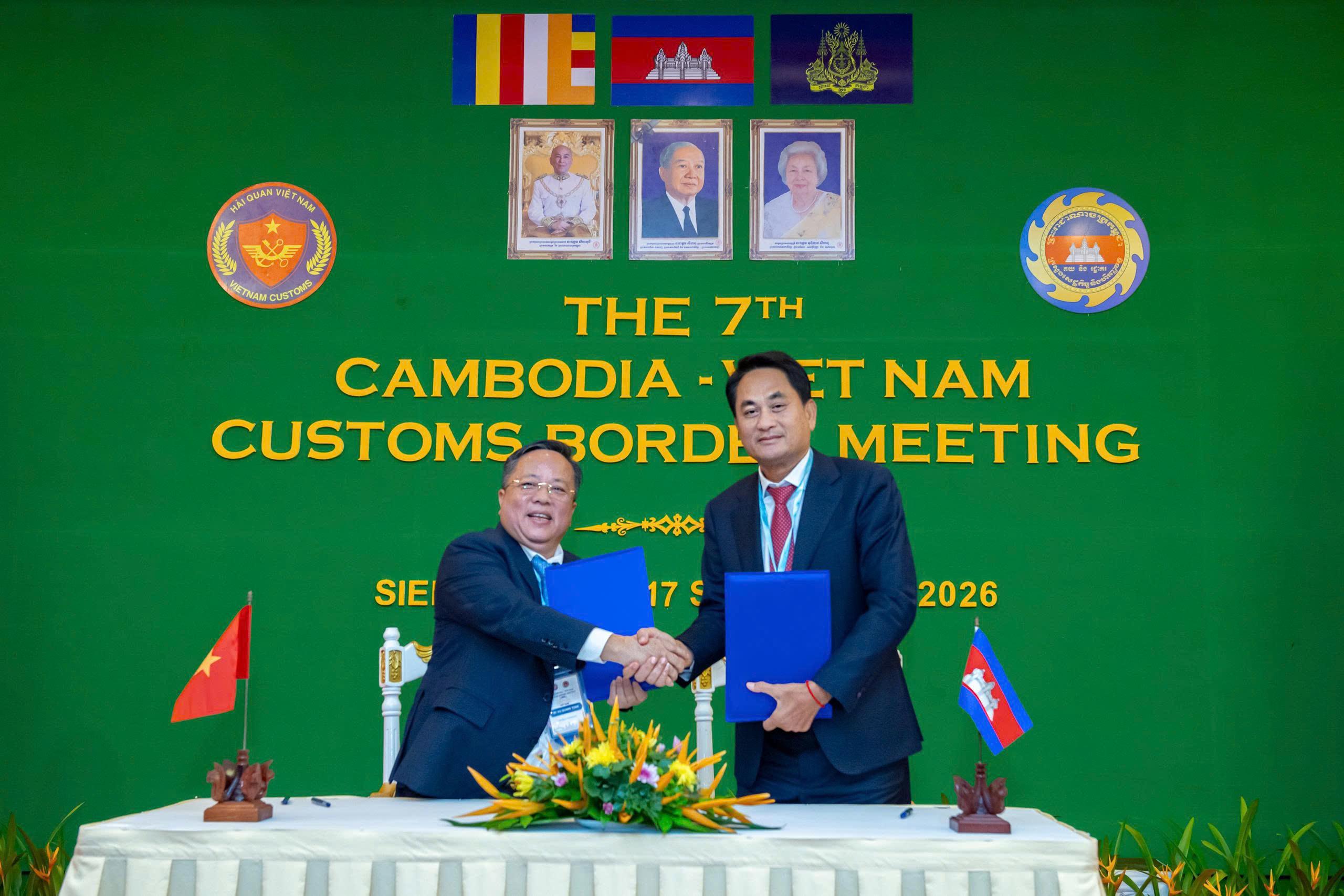 Tăng cường hợp tác giữa Hải quan Việt Nam và Hải quan Campuchia trong lĩnh vực điều tra, chống buôn lậu Tăng cường hợp tác giữa Hải quan Việt Nam và Hải quan Campuchia trong lĩnh vực điều tra, chống buôn lậu