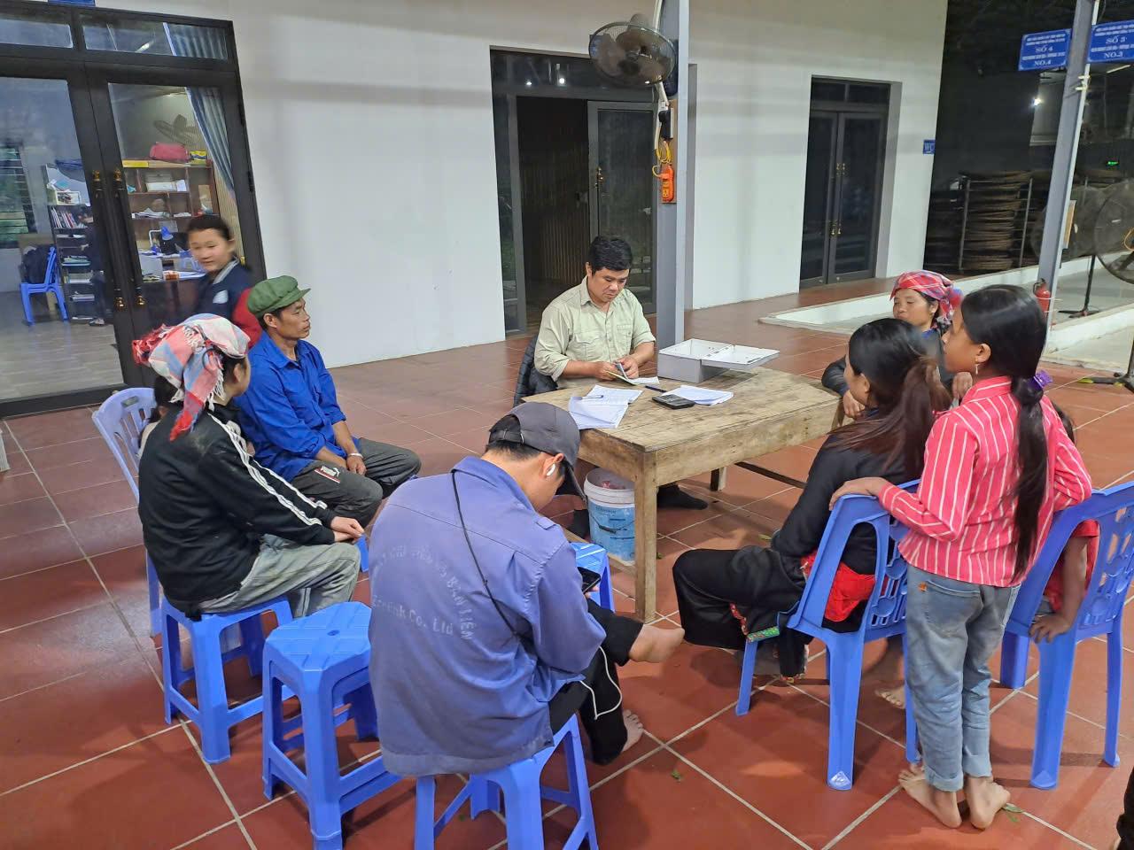 anh-pham-quang-than---giam-doc-hop-tac-xa-htx-che-ban-lien-cung-ba-con-hoi-vien-htx_1790173254.jpg