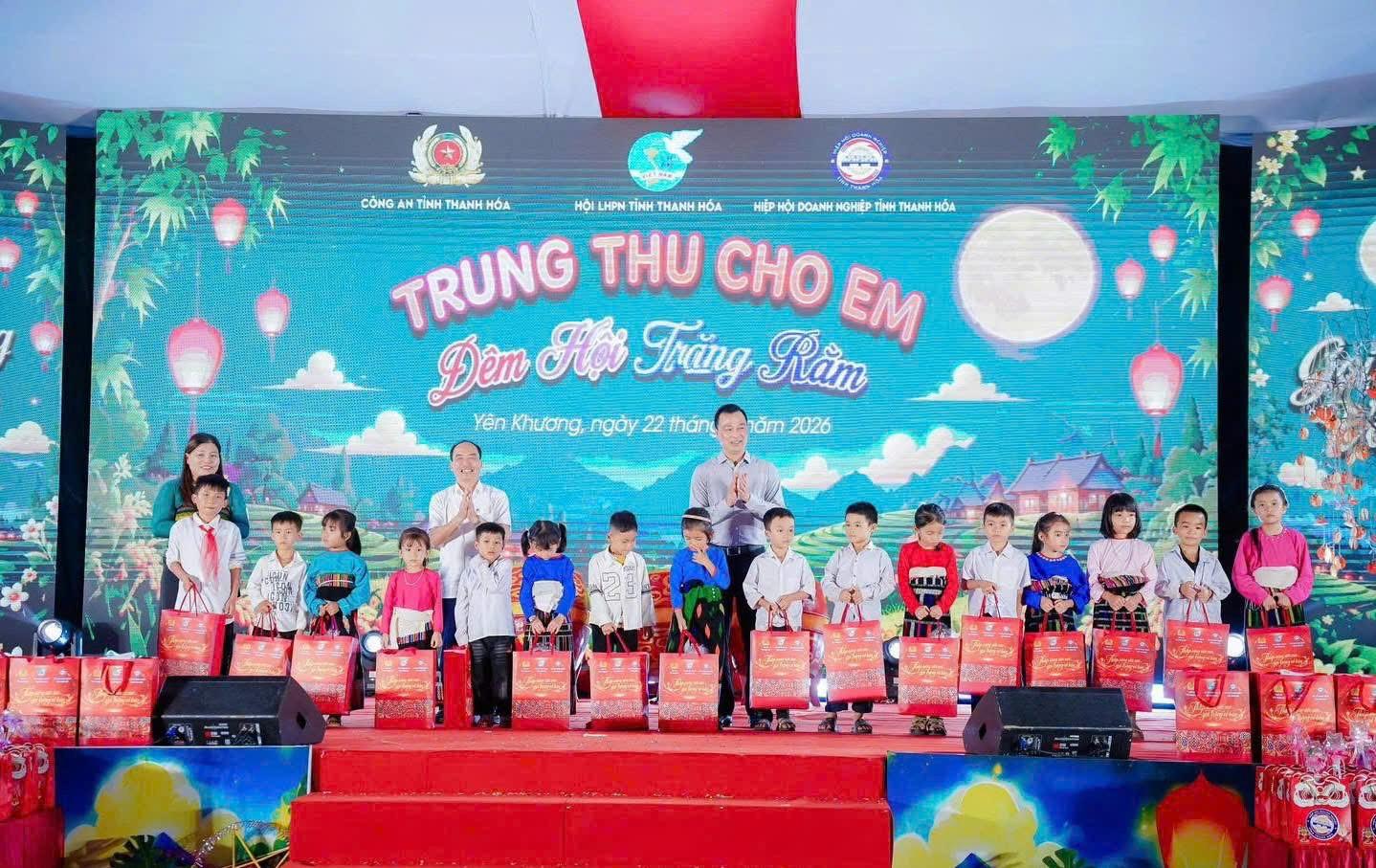 Thanh Hóa: Mang Trung thu đến vùng biên Yên Khương, trao quà và tiếp sức những ước mơ nhỏ Thanh Hóa: Mang Trung thu đến vùng biên Yên Khương, trao quà và tiếp sức những ước mơ nhỏ