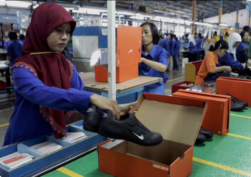 4.000 công nhân tại nhà máy đối tác của Nike và Puma bị cho nghỉ việc: Chuyện gì đã xảy ra ở nền kinh tế số 1 Đông Nam Á?