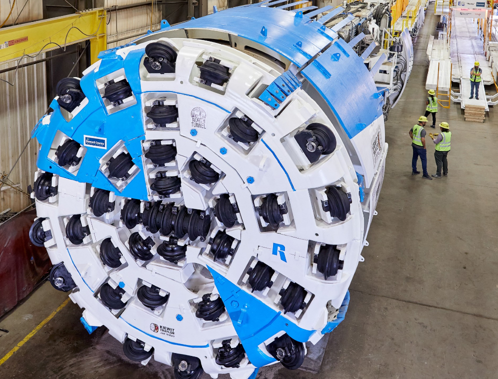 Huy động máy đào hầm TBM khổng lồ, đường kính 5,6m để đào hầm chống lũ, mở đường cho dự án 3.400 tỷ đồng