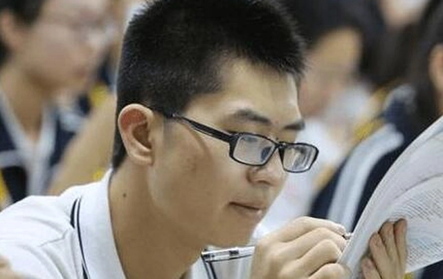 'Thần đồng' từng khiến cả làng ngưỡng mộ nhờ thành tích học tập khủng, đang du học bỗng 'bặt vô âm tín', 14 năm sau được tìm thấy trong hoàn cảnh éo le