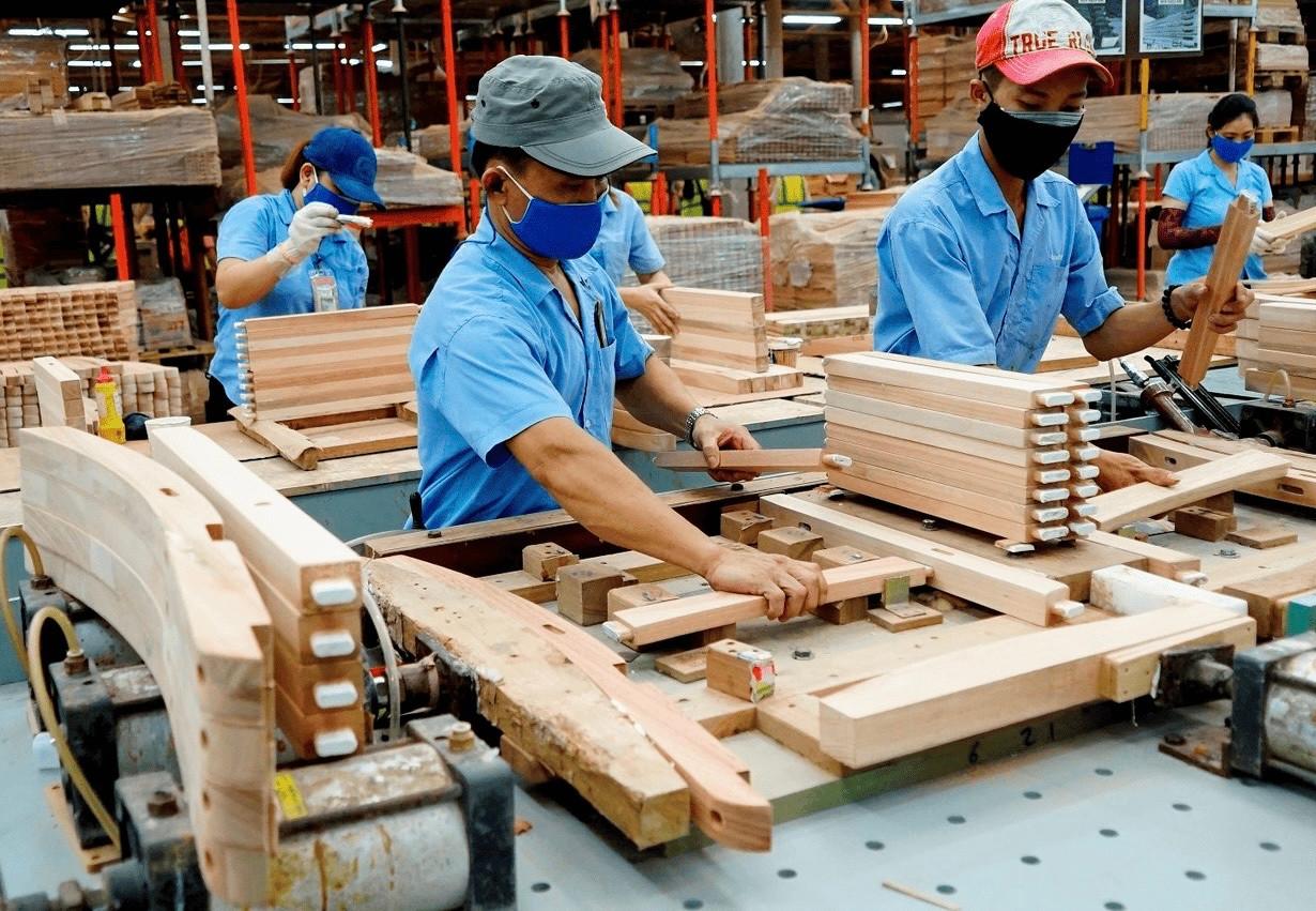 Tháo nút thắt nguyên liệu để nâng sức cạnh tranh của ngành gỗ Việt