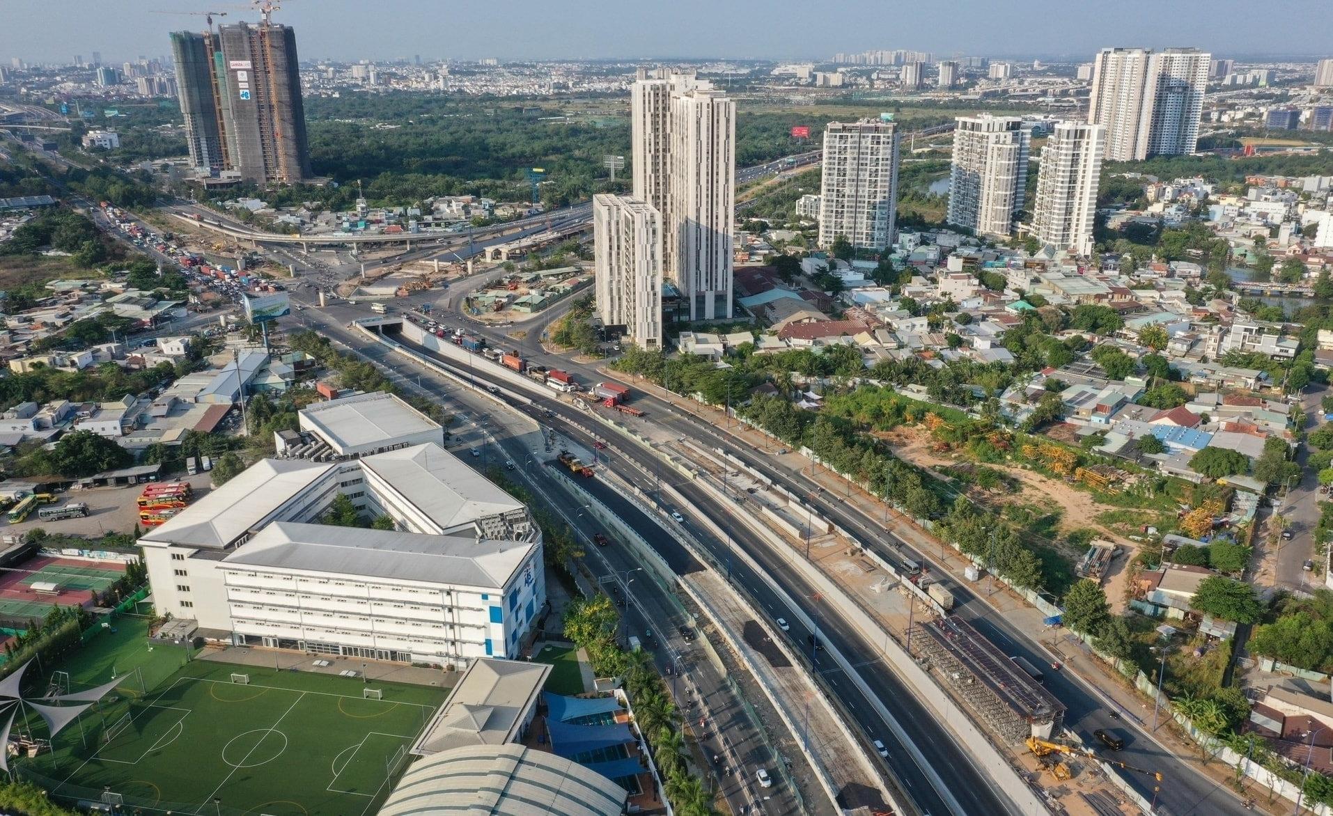 Nút giao 3 tầng lớn nhất TP. HCM tiếp tục lùi thời gian hoàn thành