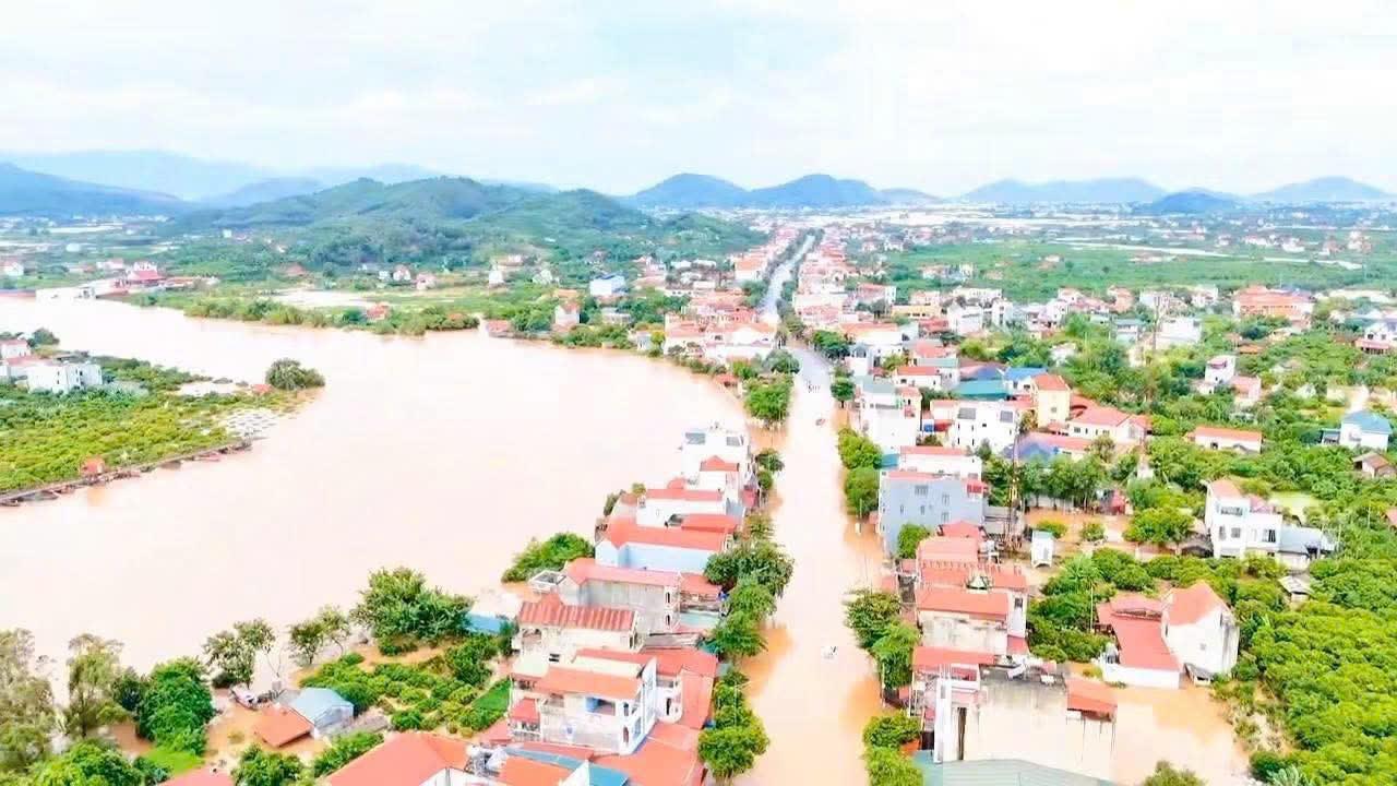Bộ Xây dựng yêu cầu 6 địa phương khẩn trương ứng phó mưa lũ sau bão số 4