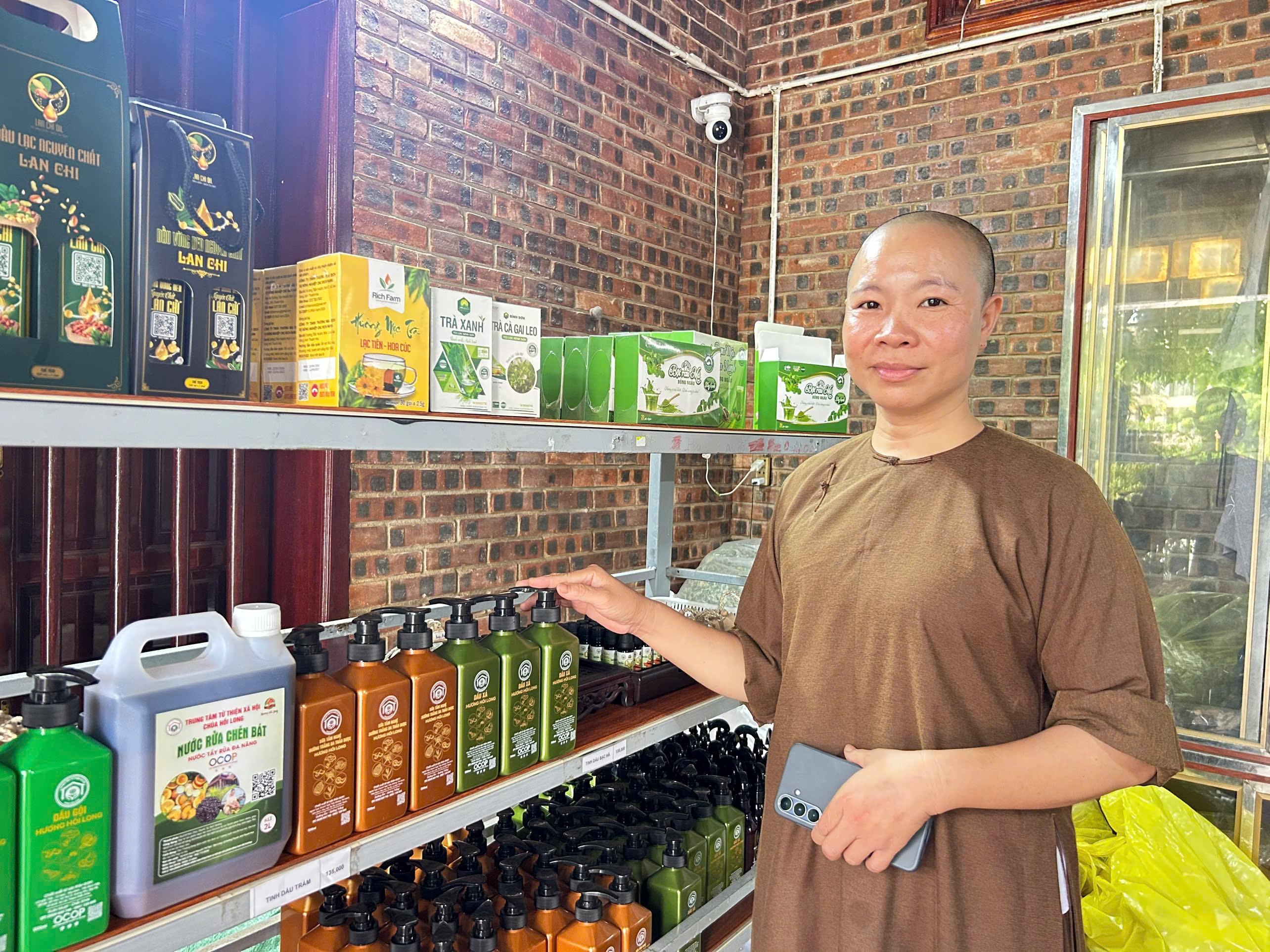 Dầu gội Hương Hồi Long – Từ tâm huyết của người tu hành đến sản phẩm OCOP 3 sao xứ Thanh Dầu gội Hương Hồi Long – Từ tâm huyết của người tu hành đến sản phẩm OCOP 3 sao xứ Thanh