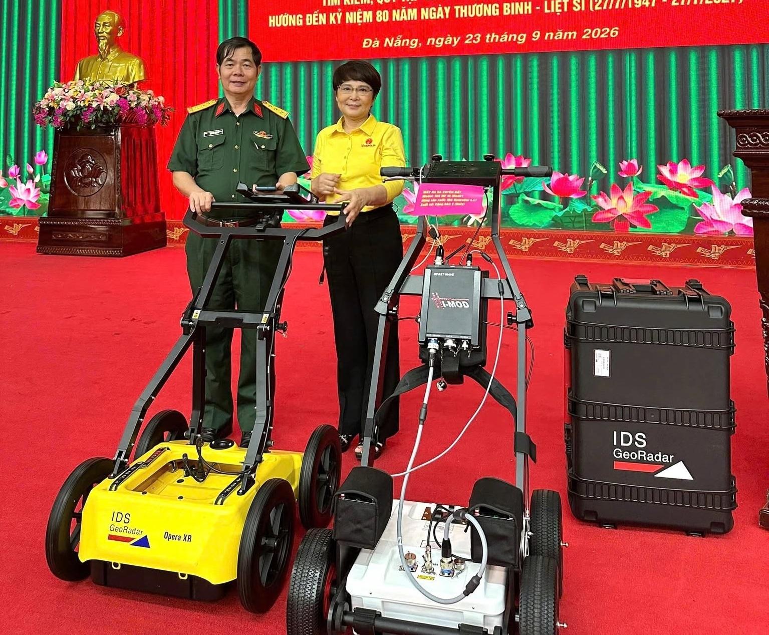 Vingroup tặng 6 máy ra đa xuyên đất cho Quân khu 5 phục vụ tìm kiếm hài cốt liệt sĩ
