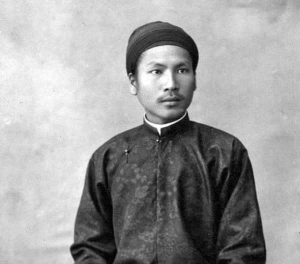 Vị vua duy nhất của Việt Nam lên ngôi năm 13 tuổi, 17 tuổi bị lưu đày ở châu Phi, qua đời ở Pháp, đến nay vẫn chưa thể hồi hương