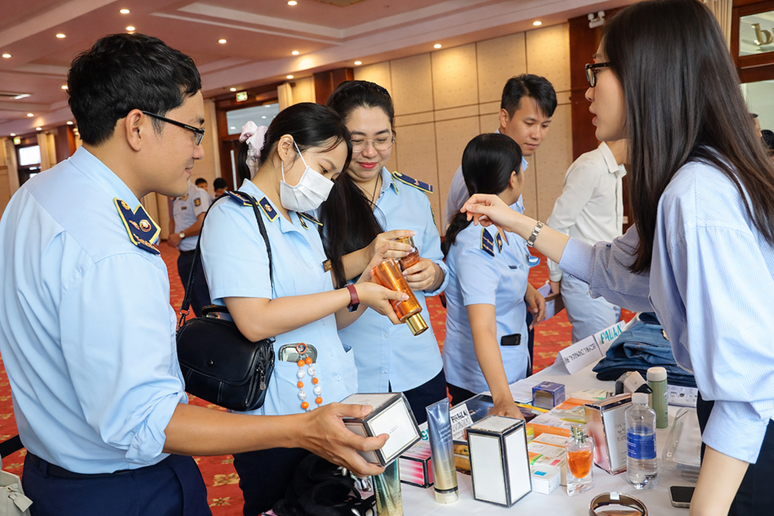 Bộ Nội vụ yêu cầu phát huy vai trò các hội, quỹ trong chống hàng giả