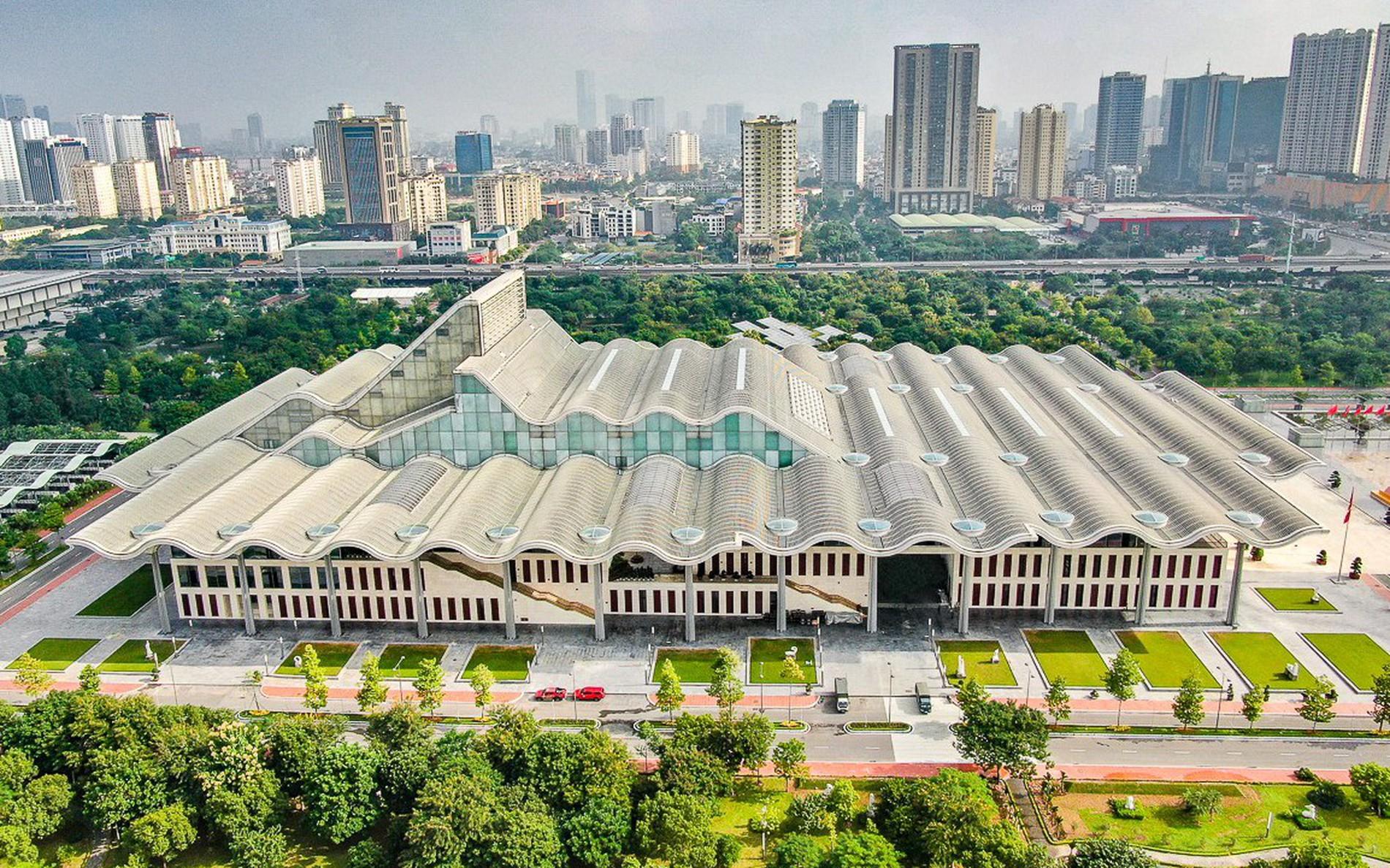 Huy động 5.000 nhân công cùng 14.000 tấn cốt thép, 34.000m2 đá xây trung tâm hội nghị lớn nhất Việt Nam