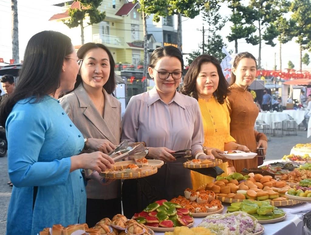 Trẩy hội Xứ Dừa, trải nghiệm trọn vẹn ẩm thực sông nước dịp 30/4