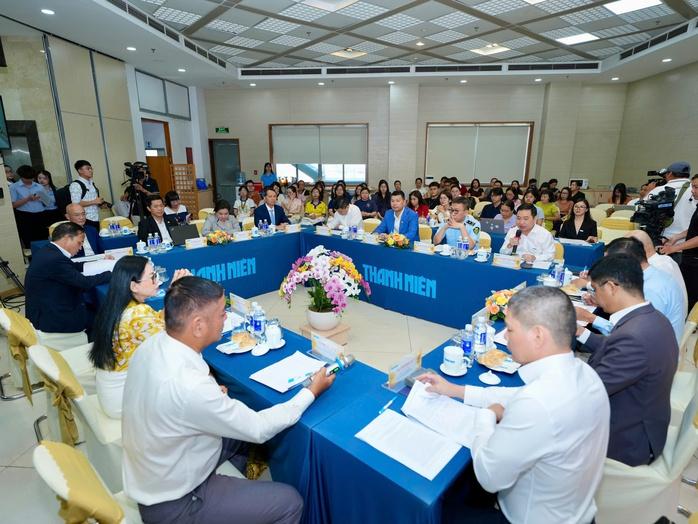 Trứng gà giá rẻ bất thường tràn lan: Doanh nghiệp lao đao, cảnh báo nguy cơ từ hàng cận hạn