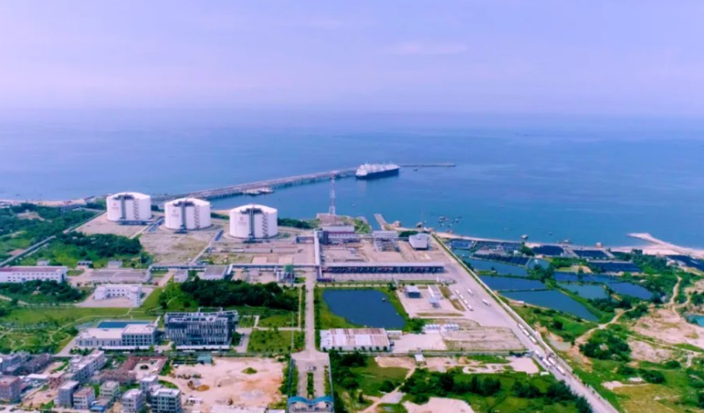Phát hiện Trung Quốc âm thầm làm 3 bồn chứa siêu lớn, dung tích 240.000m³ đặt sát biển để làm nhiệm vụ đặc biệt quan trọng, dự kiến hoàn thành vào năm 2028
